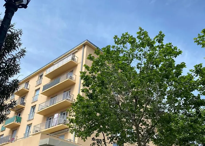 Apartment 75 M2 Center *